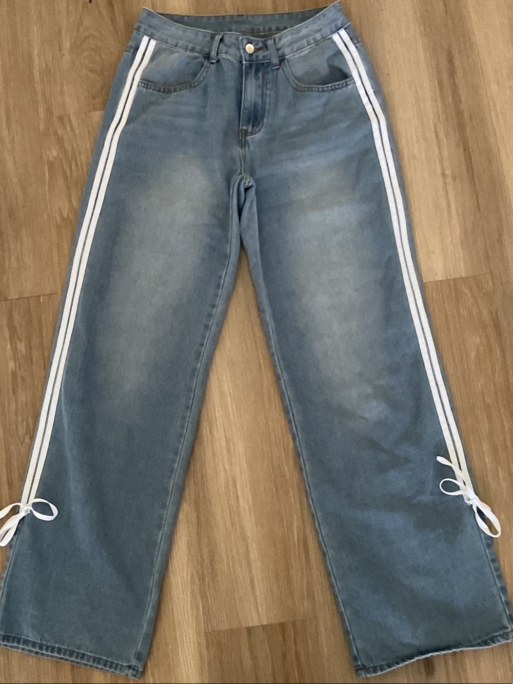 SHEIN Light Blue Wide-Leg Jeans with White Side Stripes8